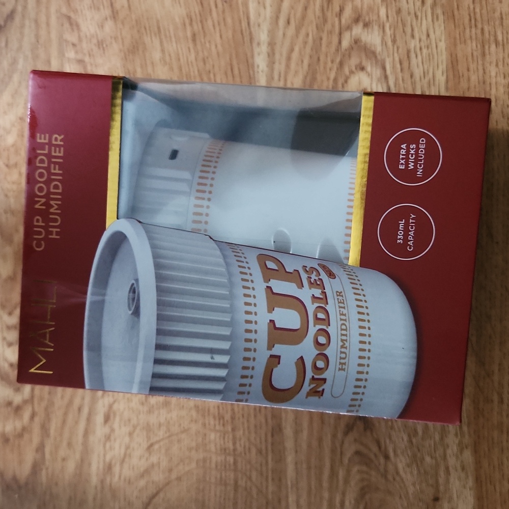 MAHLI cup noodle personal humidifier . NIB.